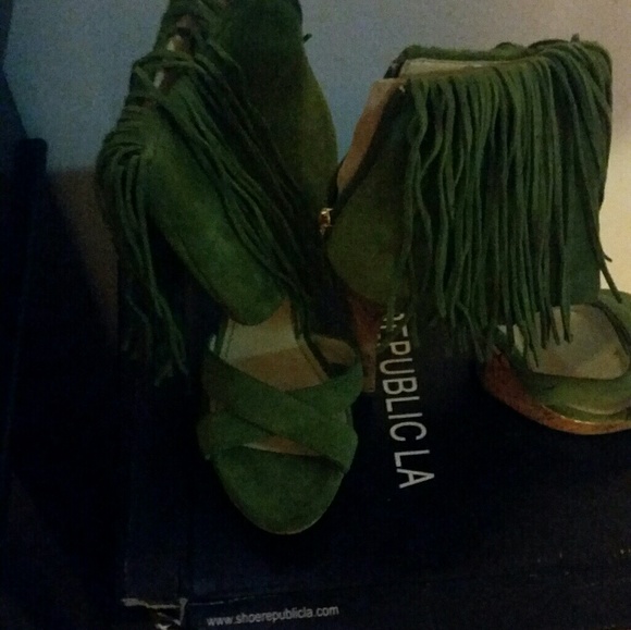 Nice Green tassel sandals - Picture 2 of 3