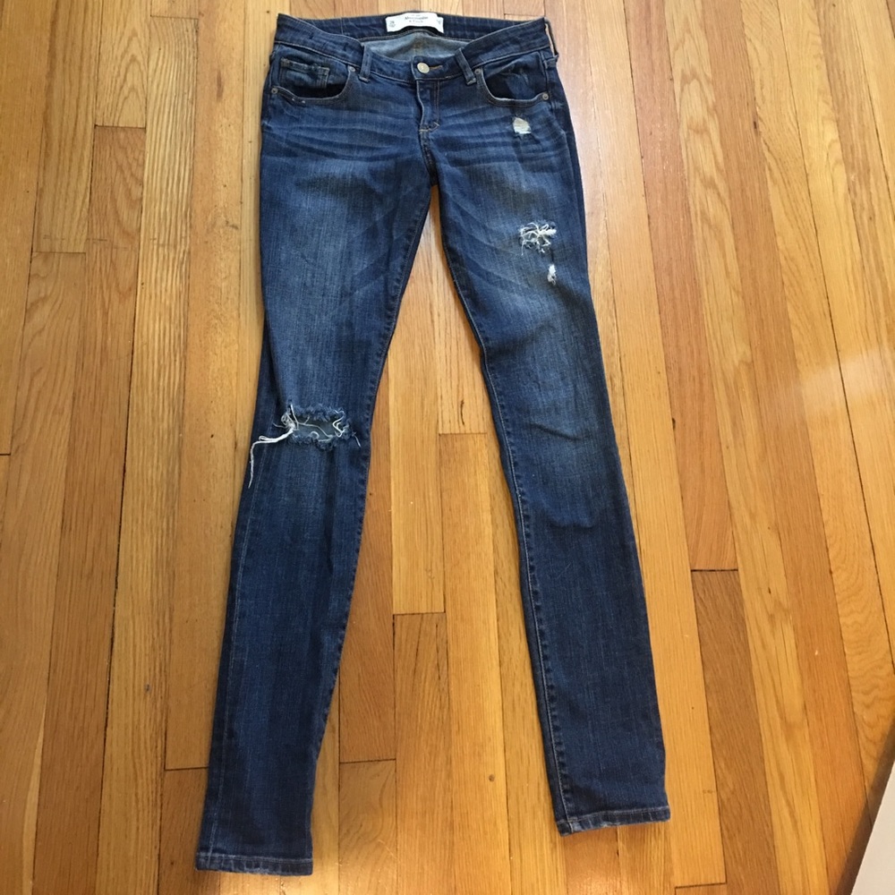 Abercrombie ripped jeans!! No color fade!