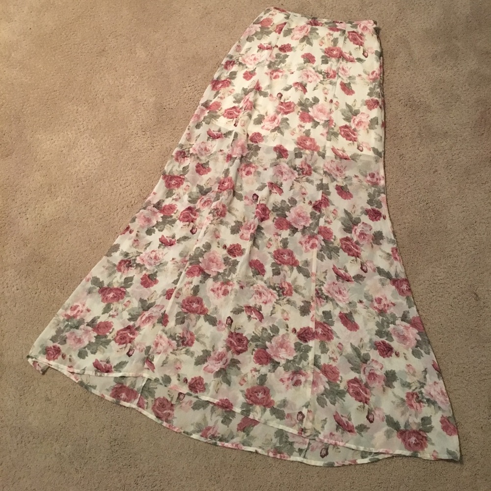 Floral maxi skirt - M
