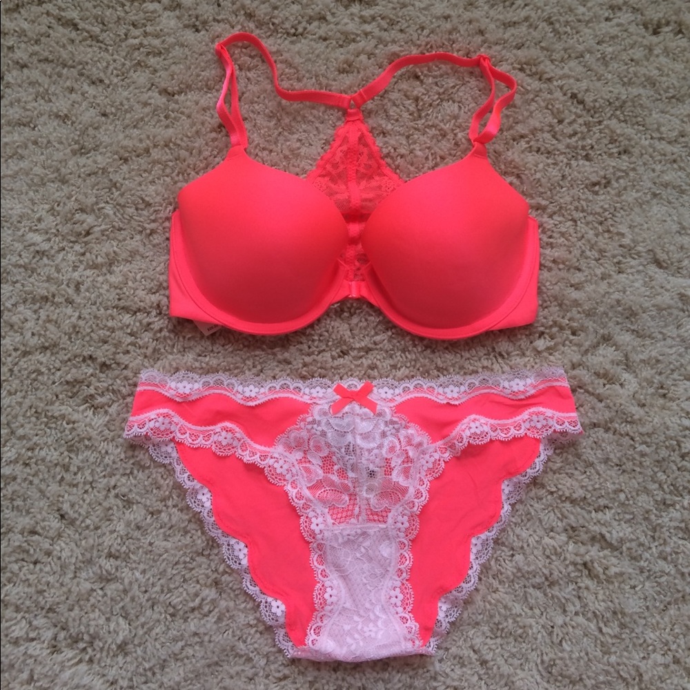 NWT! Victoria's Secret Bra/Panty Set