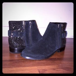 Black leather Gianni Bini ankle boots