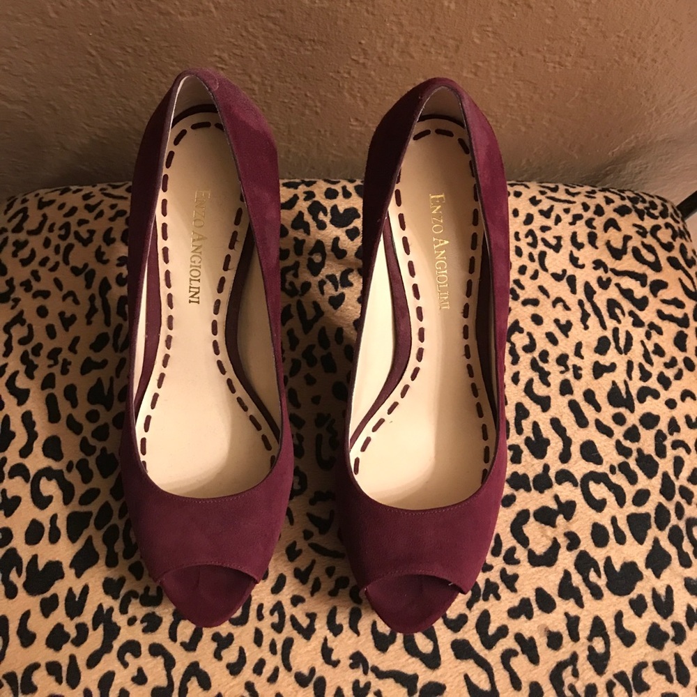 Enzo Angiolini suede pumps