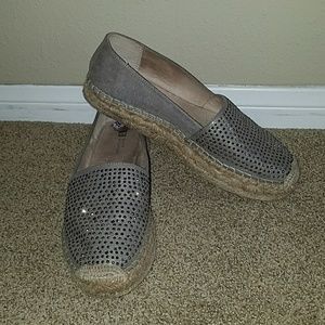 Blingy silvery/pewter white mtn espadrilles