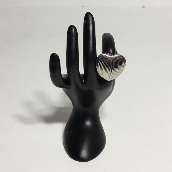 Vintage Heart Silver Tone Ring - Picture 3 of 8