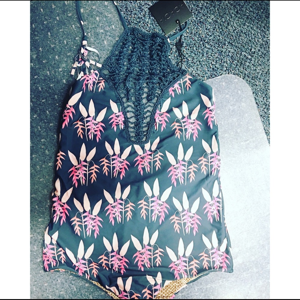 ❌❌SOLD❌❌ Acacia Teahupoo Heliconia