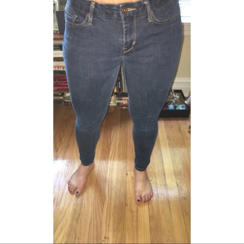 Levi Lowrise Darkwash skinny jeans