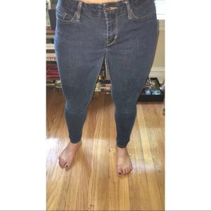 Levi Lowrise Darkwash skinny jeans