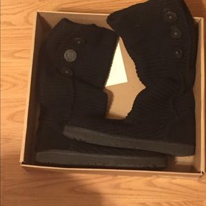 UGGS Australia. Woman's Classic Cardy