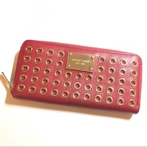 Authentic Michael Kors zippy wallet!