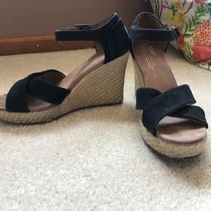 TOMS wedges