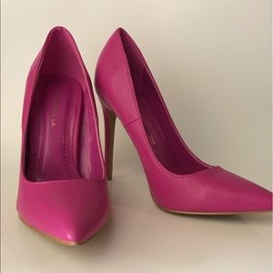 Hot Pink Pointed stilettos