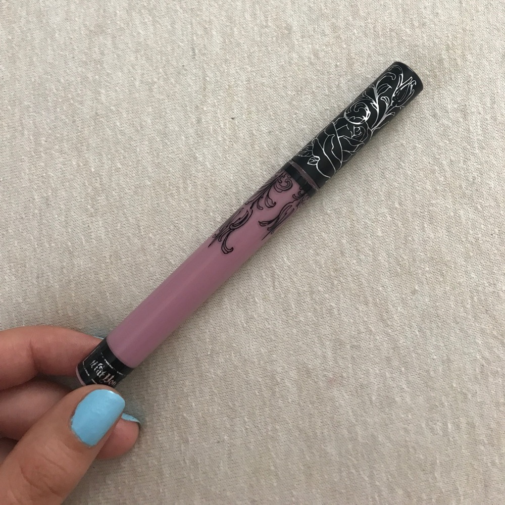 Requiem Kat Von D liquid lipstick! Read ⬇️