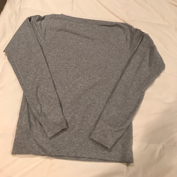 Small Nike Dry-Fit off the shoulder sweater - Picture 3 of 3