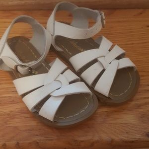 Saltwatet sandals girls