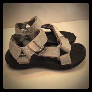 Girls silver Teva's