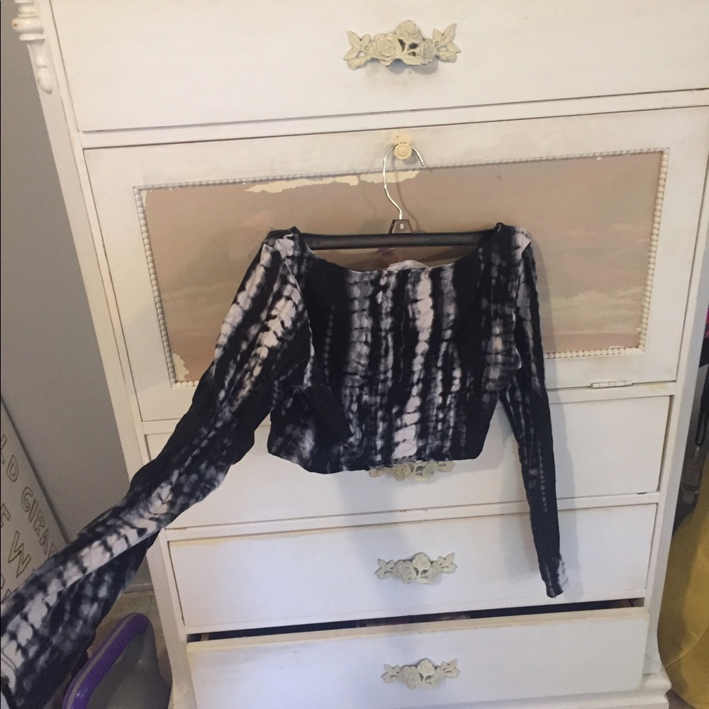 Long sleeve crop top