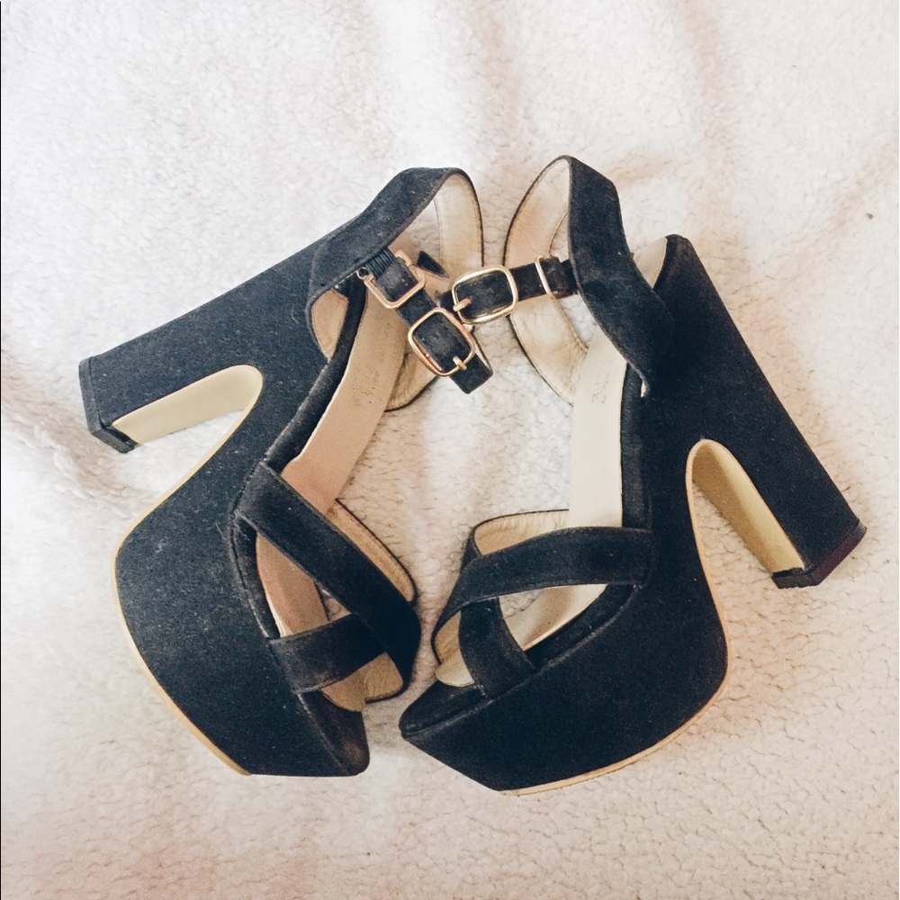 Suede like block heels size 4//5
