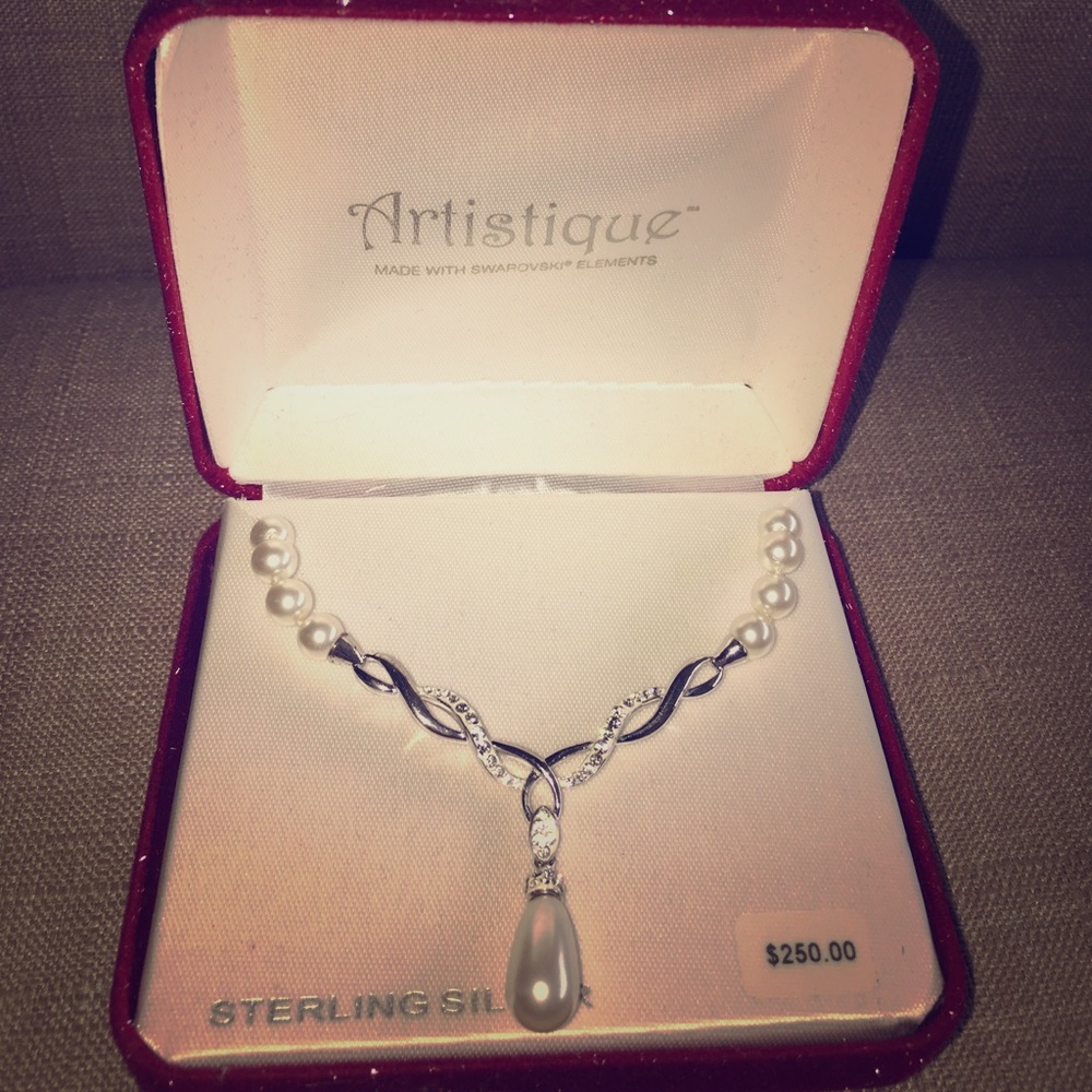 Artistique stearling silver necklace