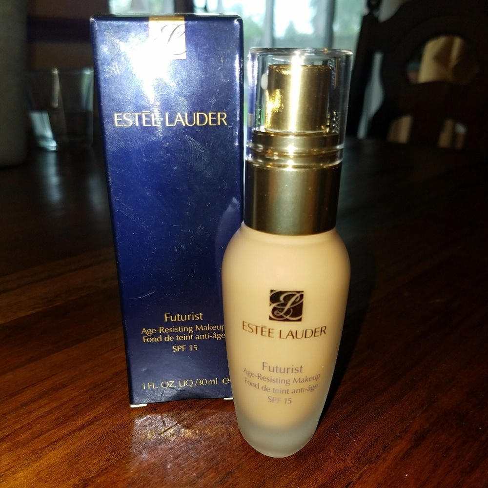 Estee Lauder futurist rare 09 cool sand Foundation