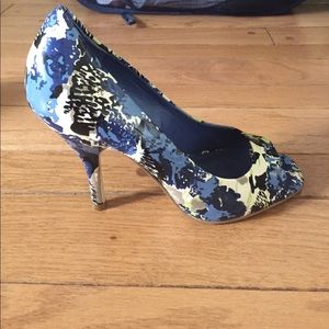 BCBG Size 7 Open Toe Heels