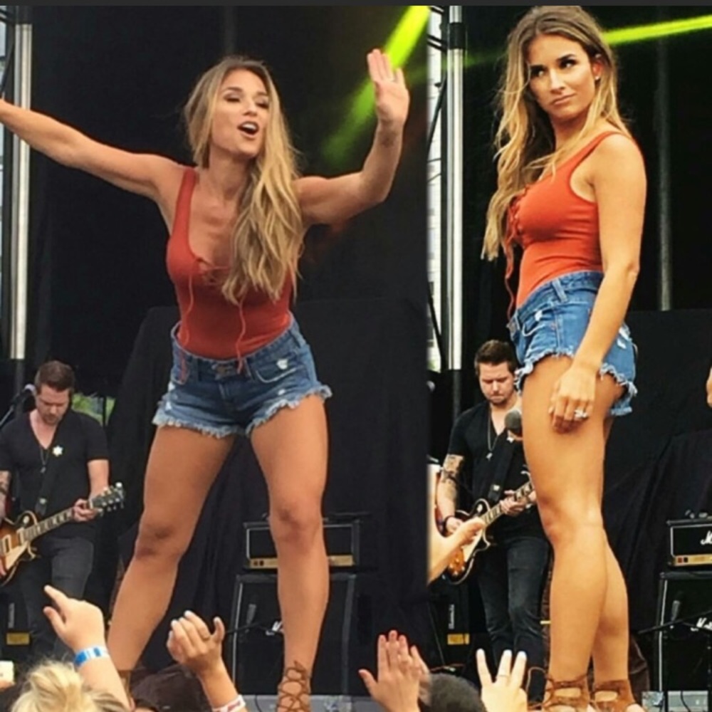 Jessie James Decker BDG Low Rise Dolphin Size 25