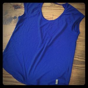 Under armor vented cobalt tee