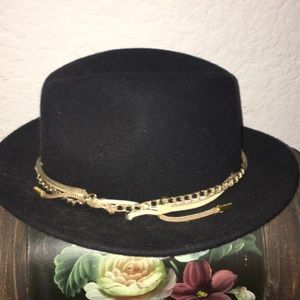 Funky chain hat