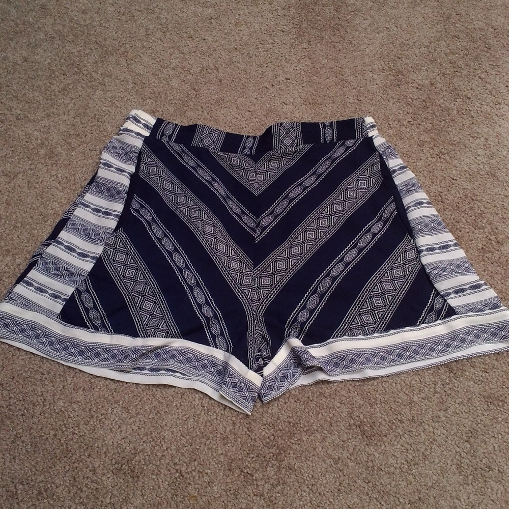 Xhilaration shorts M