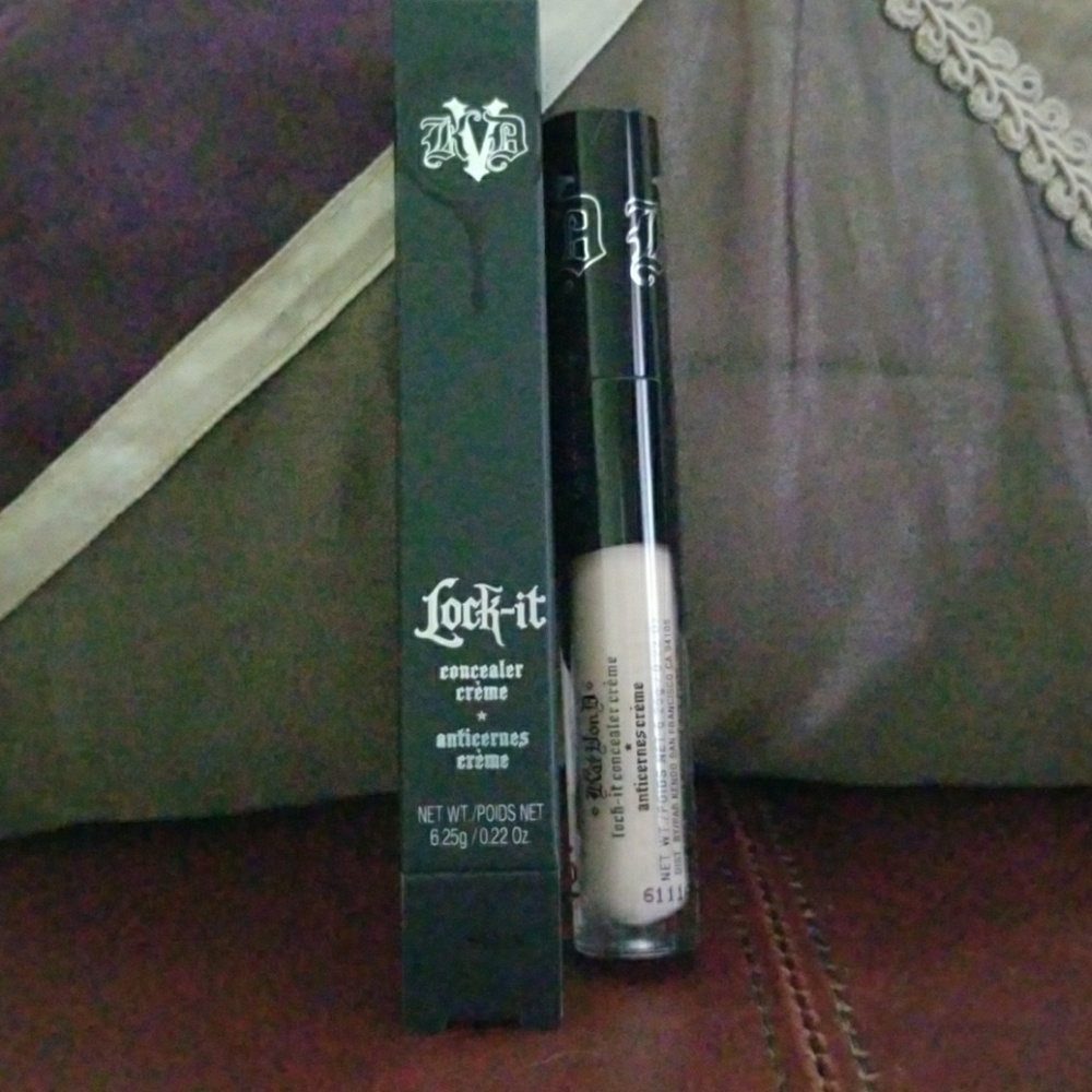 Kat Von B 'Lock-it' concealer creme.Corrector.22oz