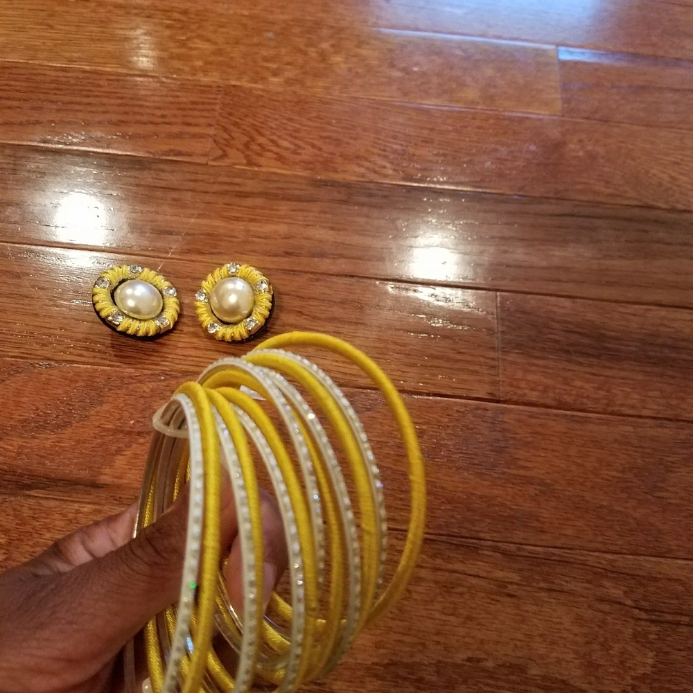 NWOT. Sunflower yellow bracelet and earring set