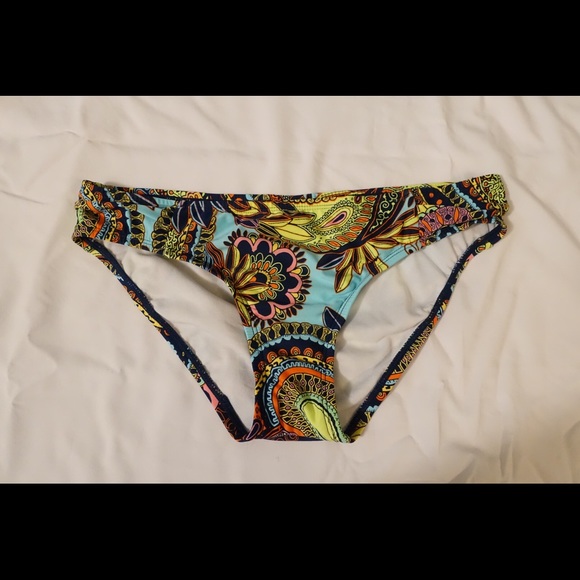 Bikini Set - Picture 5 of 7