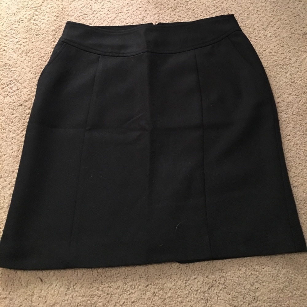 Classic Banana Republic pencil skirt - size 4