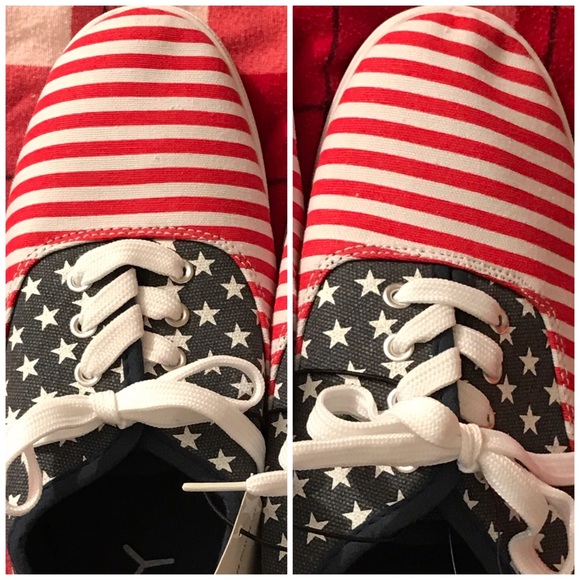 Patriotic Tennies 🇺🇸 - Picture 2 of 5
