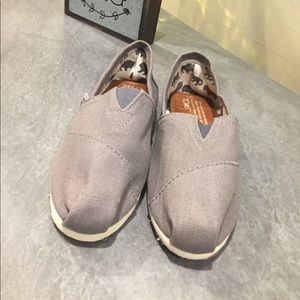 Fake Gray Toms