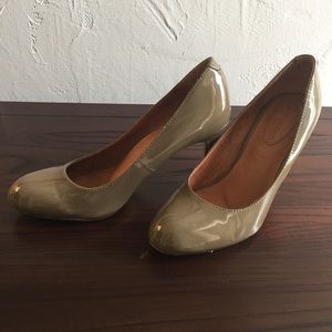 Olive green patent leather pumps