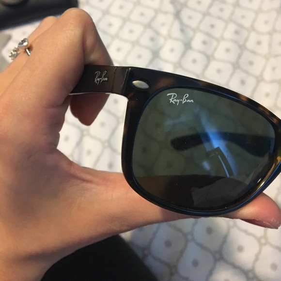 Ray-ban Wayfarer Sunglasses - Picture 3 of 5