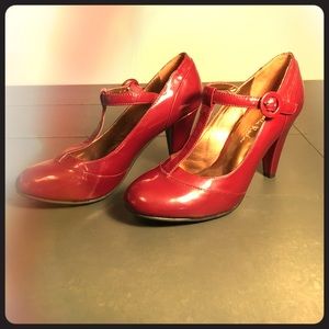 7M Red Pumps