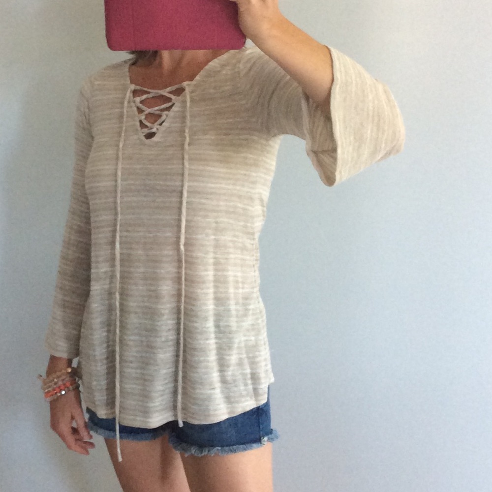 ❤️1 MED, 1 LARGE❤️Lace Up Front Lightweight Top - Picture 4 of 6