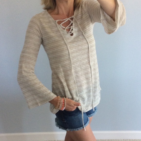 ❤️1 MED, 1 LARGE❤️Lace Up Front Lightweight Top - Picture 2 of 6