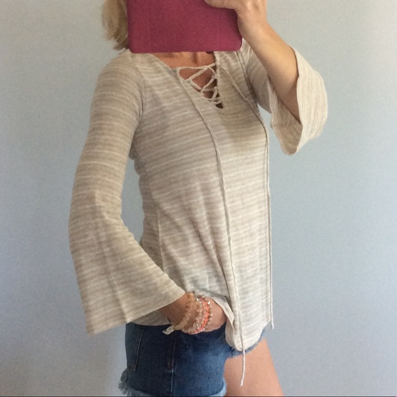 ❤️1 MED, 1 LARGE❤️Lace Up Front Lightweight Top - Picture 3 of 6