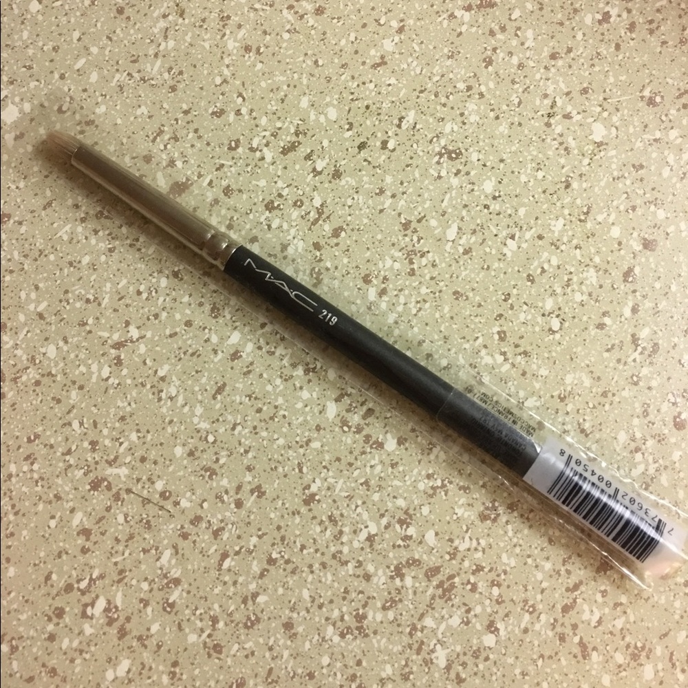 NWT MAC 219 Pencil Eye Brush