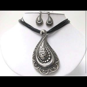 Aztec New Silver Teardrop Necklace Set