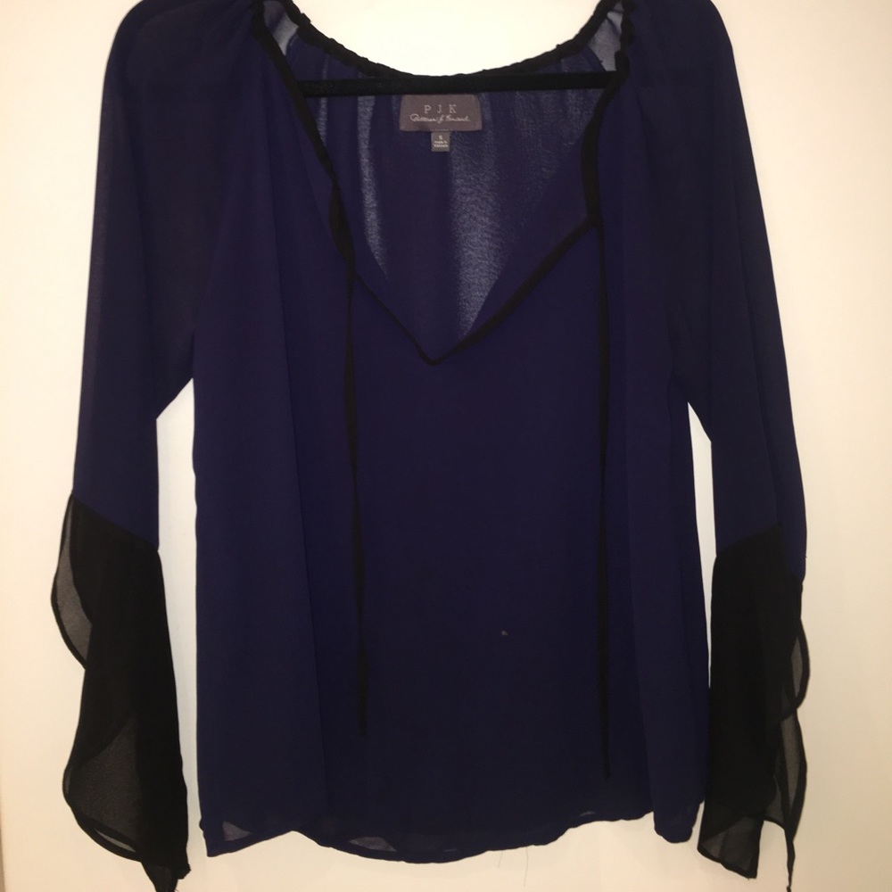 Blue v neck long sleeve top