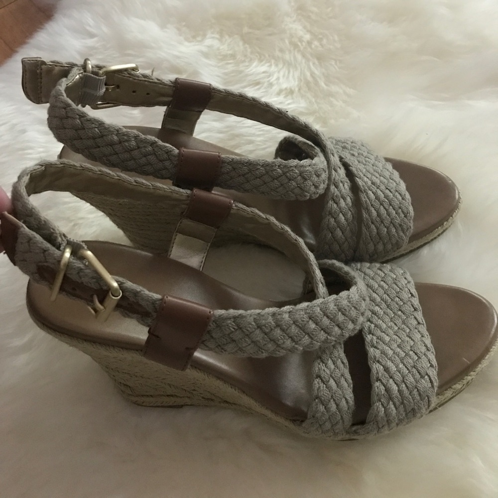 Banana Republic woven wedge espadrilles 8.5