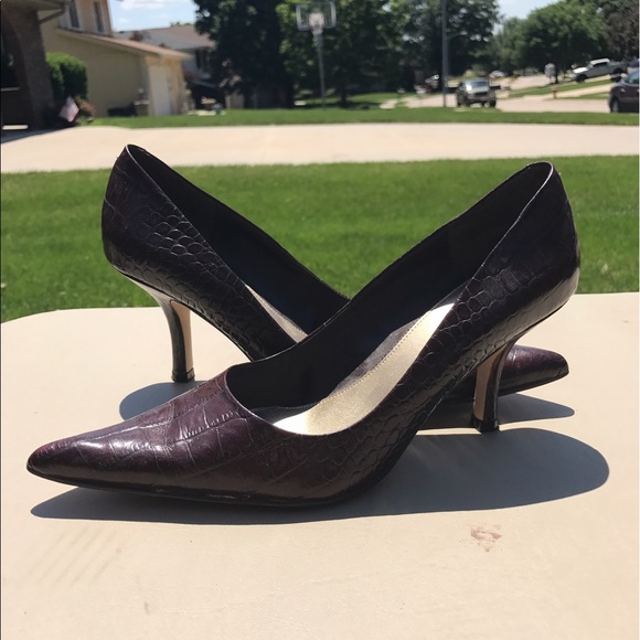 nine west crocodile pumps