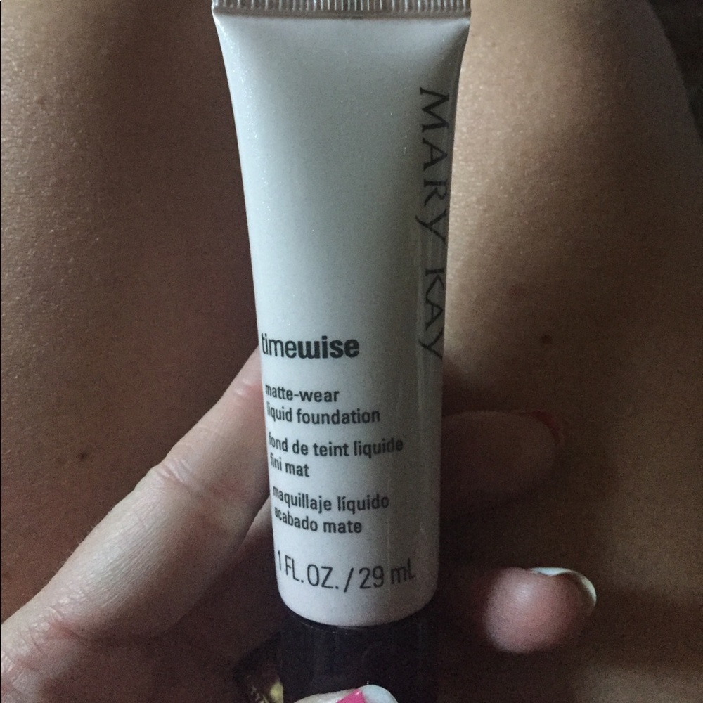 Timewise Matte wear foundation