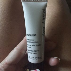 Timewise Matte wear foundation