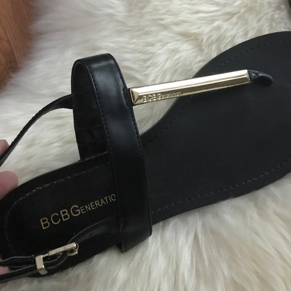BCBG black and gold thing leather sandals size 8