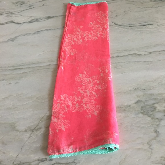 Pink infinity scarf - Picture 1 of 2