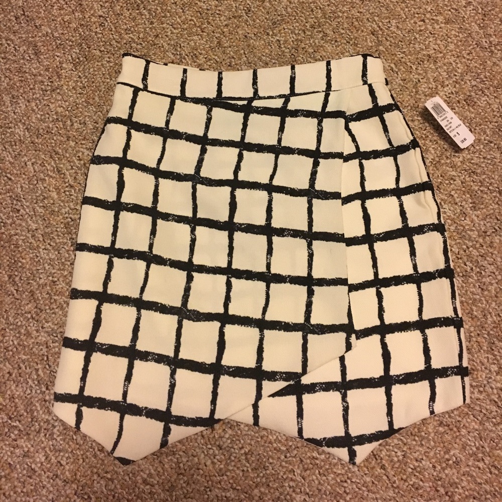 Black and Cream Plaid Skirt (NWT)